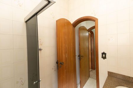 Casa à venda com 232m², 4 quartos e 5 vagasBanheiro da Suíte 2