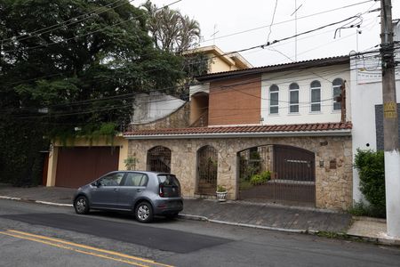 Casa à venda com 232m², 4 quartos e 5 vagasFachada 