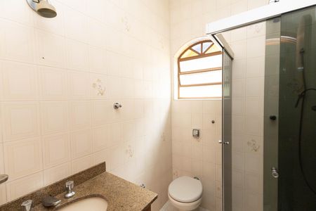 Casa à venda com 232m², 4 quartos e 5 vagasBanheiro da Suíte 2