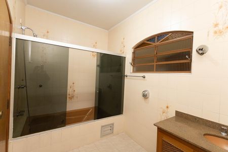 Casa à venda com 232m², 4 quartos e 5 vagasBanheiro da Suíte