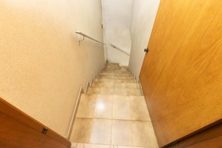 Casa à venda com 232m², 4 quartos e 5 vagasEscada 