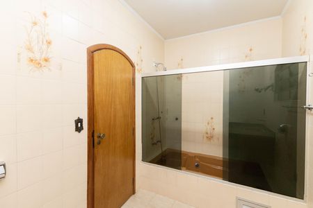 Casa à venda com 232m², 4 quartos e 5 vagasBanheiro da Suíte
