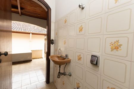 Casa à venda com 232m², 4 quartos e 5 vagasBanheiro 4