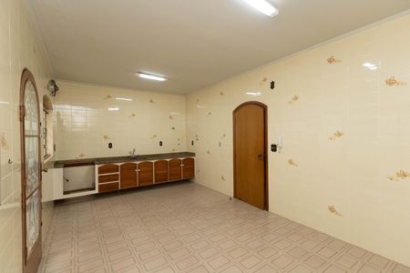 Casa à venda com 232m², 4 quartos e 5 vagasCozinha - Armários