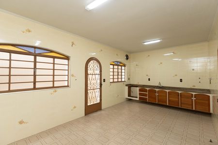 Casa à venda com 232m², 4 quartos e 5 vagasCozinha - Armários