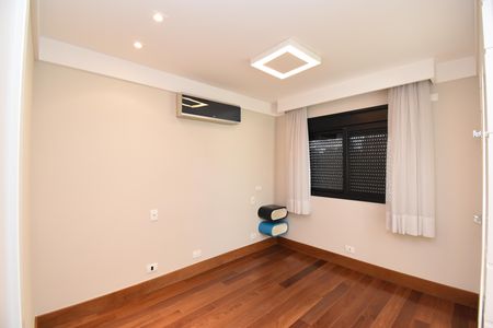 Suíte de apartamento para alugar com 1 quarto, 87m² em Batel, Curitiba