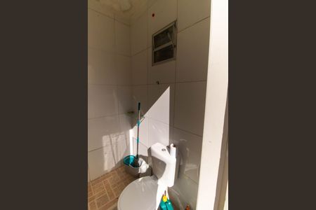 Banheiro de kitnet/studio para alugar com 1 quarto, 325m² em Fonseca, Niterói