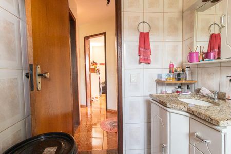 Casa à venda com 120m², 5 quartos e 1 vaga Casa à venda com 120m², 5 quartos e 1 vagaBanheiro Social