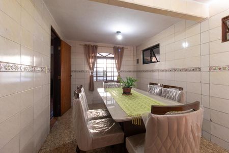 Casa à venda com 120m², 5 quartos e 1 vaga Casa à venda com 120m², 5 quartos e 1 vagaSala de Jantar