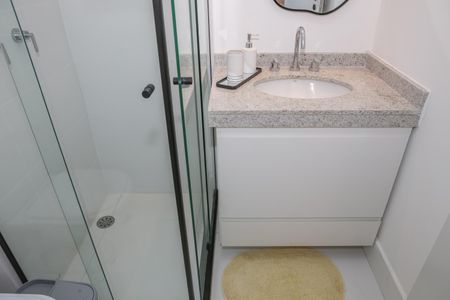Banheiro de kitnet/studio para alugar com 1 quarto, 21m² em Perdizes, São Paulo
