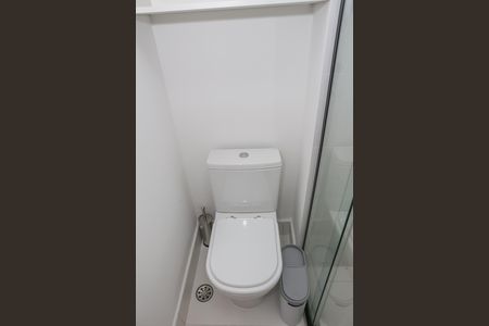 Banheiro de kitnet/studio para alugar com 1 quarto, 21m² em Perdizes, São Paulo