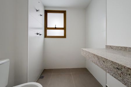 Apartamento à venda com 132m², 4 quartos e 2 vagas Apartamento à venda com 132m², 4 quartos e 2 vagasBanheiro da Suíte 2