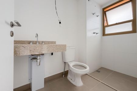 Apartamento à venda com 132m², 4 quartos e 2 vagas Apartamento à venda com 132m², 4 quartos e 2 vagasBanheiro da Suíte 1