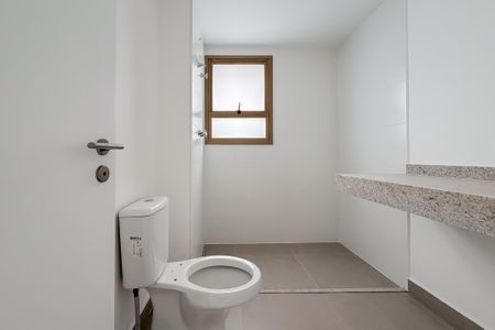 Apartamento à venda com 132m², 4 quartos e 2 vagas Apartamento à venda com 132m², 4 quartos e 2 vagasBanheiro da Suíte 2