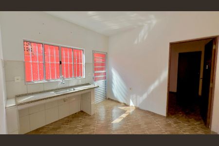 Cozinha de casa para alugar com 2 quartos, 55m² em Cidade Soberana, Guarulhos