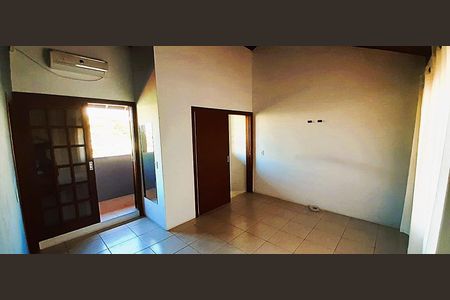 Casa para alugar com 102m², 2 quartos e 2 vagas Casa para alugar com 102m², 2 quartos e 2 vagasSala