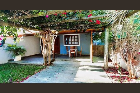 Casa para alugar com 102m², 2 quartos e 2 vagas Casa para alugar com 102m², 2 quartos e 2 vagasÁrea Externa