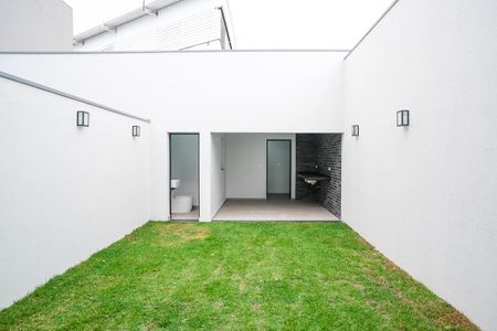 Casa à venda com 220m², 3 quartos e 4 vagasQuintal