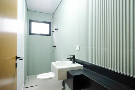 Casa à venda com 220m², 3 quartos e 4 vagasBanheiro da suíte 2