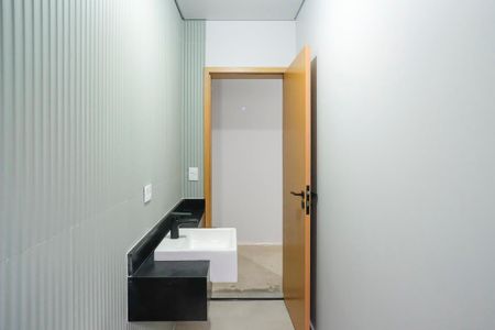Casa à venda com 220m², 3 quartos e 4 vagasBanheiro da suíte 2