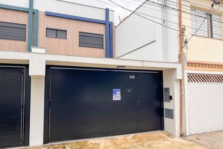 Casa à venda com 220m², 3 quartos e 4 vagasFachada + plaquinha
