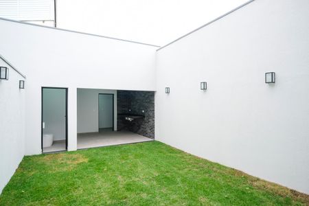 Casa à venda com 220m², 3 quartos e 4 vagasQuintal
