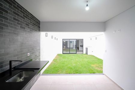 Casa à venda com 220m², 3 quartos e 4 vagasQuintal