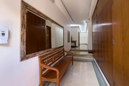 Hall de entrada de apartamento à venda com 2 quartos, 106m² em Liberdade, São Paulo