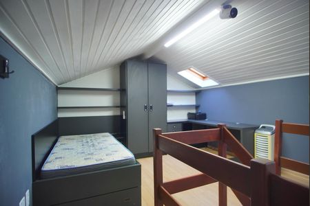 Sótão - Quarto 3 de casa de condomínio para alugar com 3 quartos, 110m² em Morro Santana, Porto Alegre