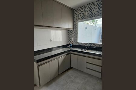 Cozinha de casa para alugar com 2 quartos, 73m² em Novo Mundo, Uberlândia