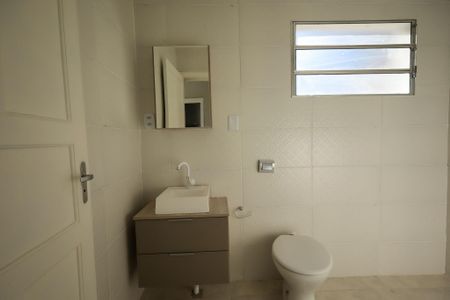 Casa para alugar com 243m², 2 quartos e 1 vaga Casa para alugar com 243m², 2 quartos e 1 vagaBanheiro