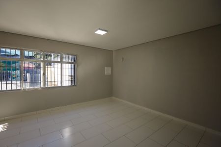 Casa para alugar com 243m², 2 quartos e 1 vaga Casa para alugar com 243m², 2 quartos e 1 vagaSala