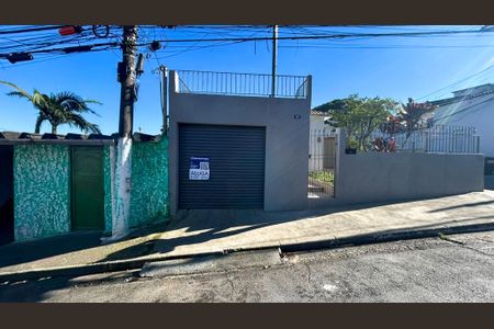 Casa para alugar com 243m², 2 quartos e 1 vaga Casa para alugar com 243m², 2 quartos e 1 vagaFachada Frente