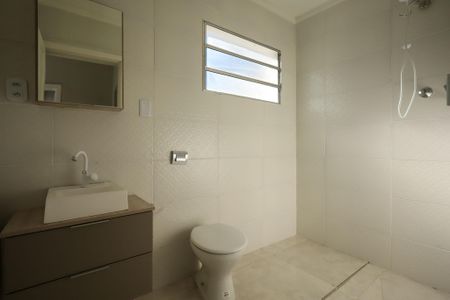 Casa para alugar com 243m², 2 quartos e 1 vaga Casa para alugar com 243m², 2 quartos e 1 vagaBanheiro