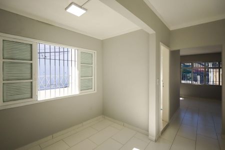 Casa para alugar com 243m², 2 quartos e 1 vaga Casa para alugar com 243m², 2 quartos e 1 vagaHall de distribuição