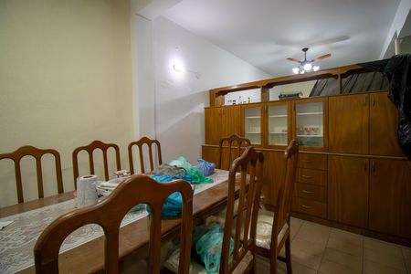 Casa à venda com 200m², 4 quartos e 2 vagas Casa à venda com 200m², 4 quartos e 2 vagasCopa