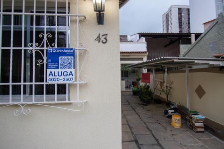 Casa à venda com 200m², 4 quartos e 2 vagas Casa à venda com 200m², 4 quartos e 2 vagasPlaca