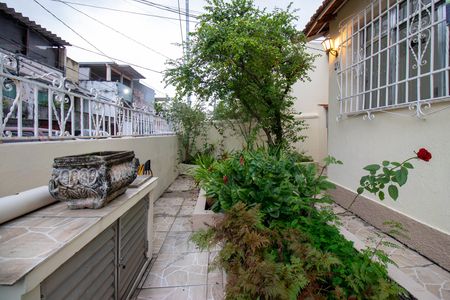 Casa à venda com 200m², 4 quartos e 2 vagas Casa à venda com 200m², 4 quartos e 2 vagasJardim