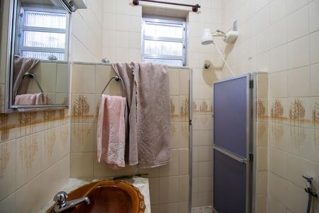 Casa à venda com 200m², 4 quartos e 2 vagas Casa à venda com 200m², 4 quartos e 2 vagasBanheiro social 1