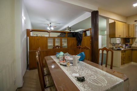 Casa à venda com 200m², 4 quartos e 2 vagas Casa à venda com 200m², 4 quartos e 2 vagasCopa