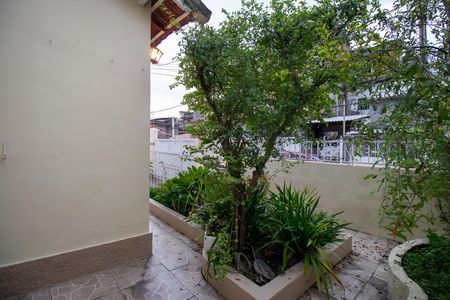 Casa à venda com 200m², 4 quartos e 2 vagas Casa à venda com 200m², 4 quartos e 2 vagasJardim