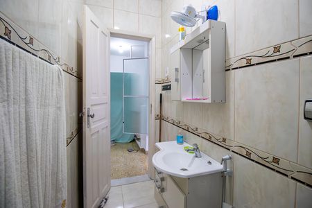 Casa à venda com 200m², 4 quartos e 2 vagas Casa à venda com 200m², 4 quartos e 2 vagasBanheiro social 2