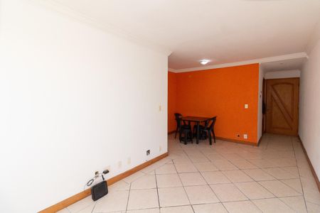 Apartamento à venda com 81m², 3 quartos e 1 vaga Apartamento à venda com 81m², 3 quartos e 1 vagaSala