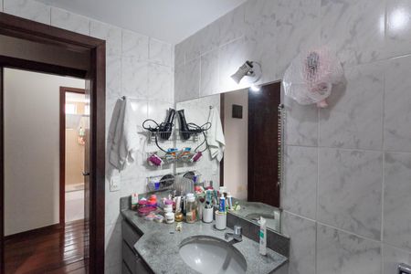 Apartamento à venda com 96m², 3 quartos e 2 vagas Apartamento à venda com 96m², 3 quartos e 2 vagasBanheiro da suíte