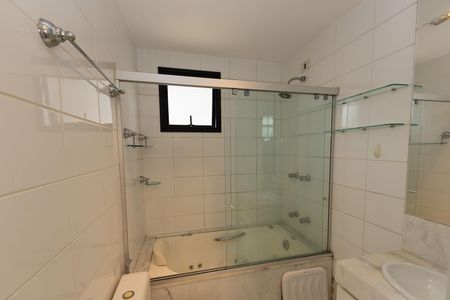 Apartamento à venda com 87m², 3 quartos e 2 vagas Apartamento à venda com 87m², 3 quartos e 2 vagasBanheiro da Suíte 1