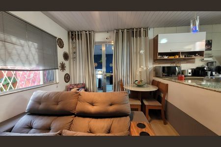Casa à venda com 120m², 3 quartos e 4 vagasSala 1