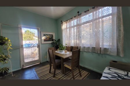 Casa à venda com 120m², 3 quartos e 4 vagasSala 2