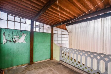Casa à venda com 200m², 2 quartos e 2 vagas Casa à venda com 200m², 2 quartos e 2 vagasLaje