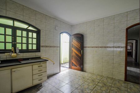 Casa à venda com 200m², 2 quartos e 2 vagas Casa à venda com 200m², 2 quartos e 2 vagasCozinha