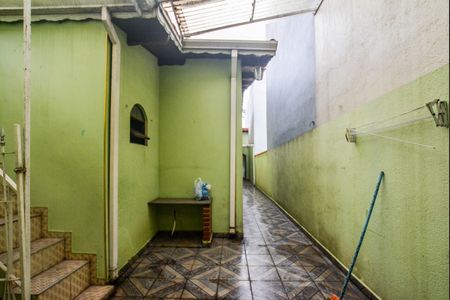Casa à venda com 200m², 2 quartos e 2 vagas Casa à venda com 200m², 2 quartos e 2 vagasQuintal